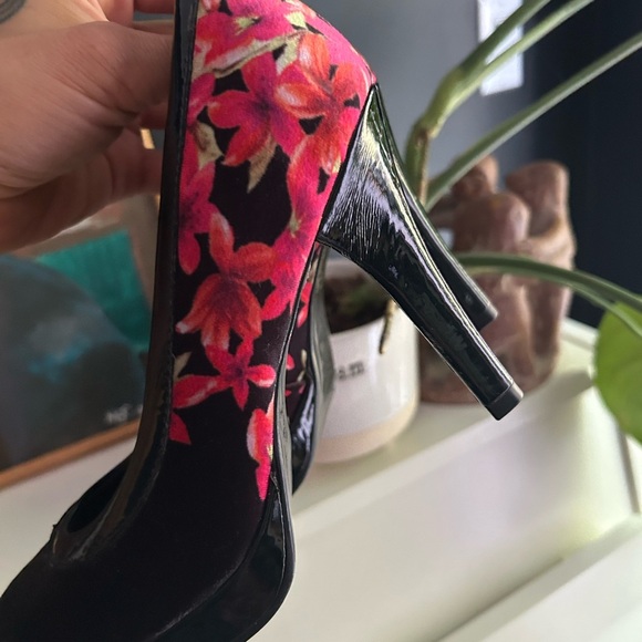 Picadilly Fashion Black and Pink Floral Heels 6 - Picture 14 of 16